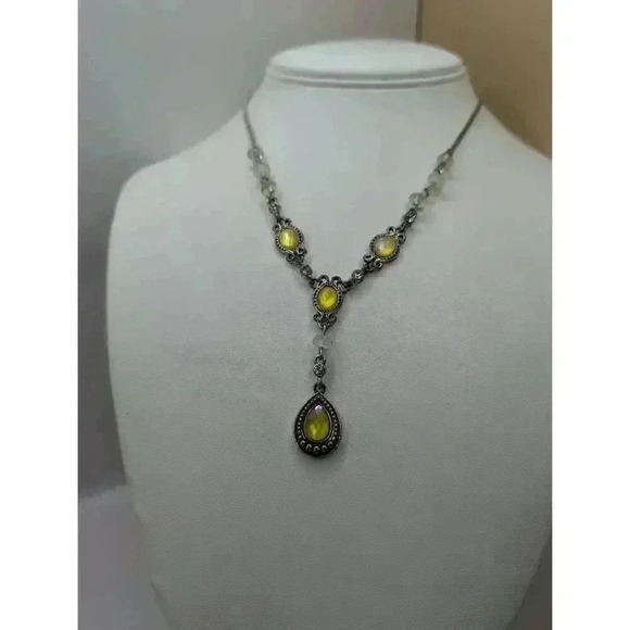 Vintage Avon Silvertone Teardrop Pendant Necklace - Picture 1 of 6